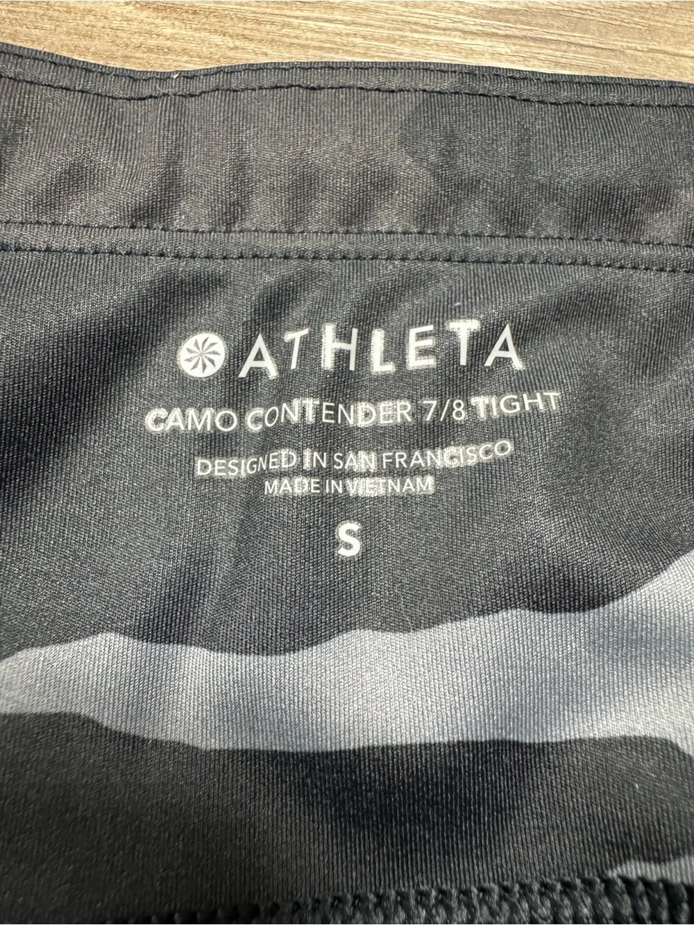 Athleta Camo Contender 7/8 Tight in Powerlift Size Small - Picture 7 of 9